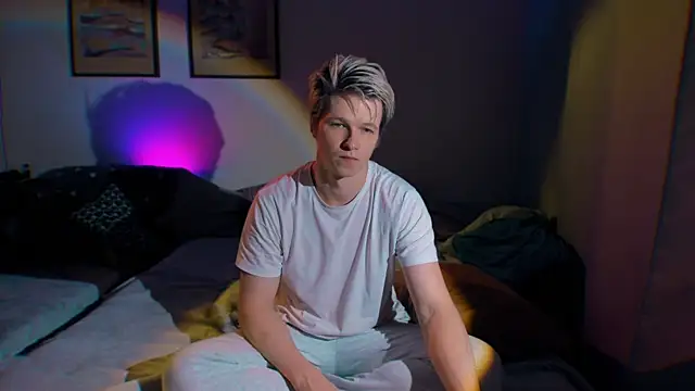 Breston Sweet online show from September 15, 2025, 6:08 pm