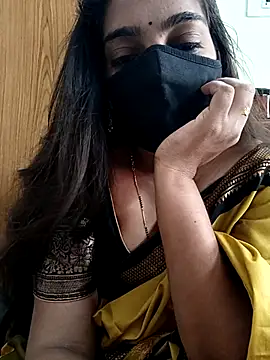 Snapshot of yoursana- chatting on March 5, 2025, 6:01 am yoursana- online show from March 5, 2025, 6:01 am