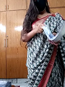 Snapshot of yoursana- chatting on March 4, 2025, 4:49 am yoursana- online show from March 4, 2025, 4:49 am