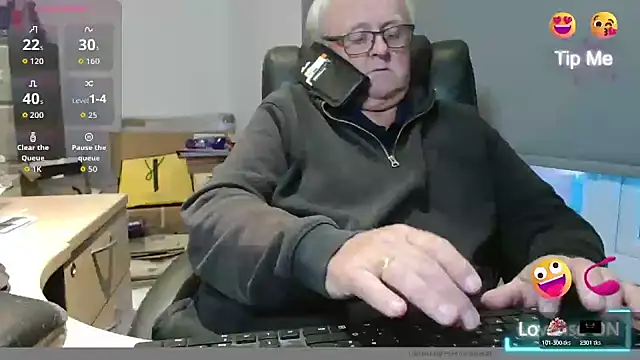 bigbadjon69 online show from October 24, 2025, 4:50 pm