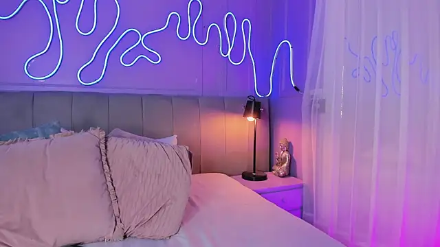 Snapshot of Sofly_s chatting on October 28, 2025, 12:04 pm Sofly s online show from October 28, 2025, 12:04 pm