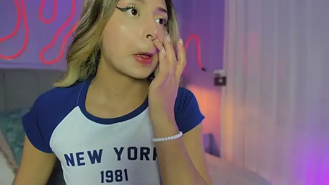 Snapshot of Sofly_s chatting on November 19, 2025, 12:05 pm Sofly s online show from November 19, 2025, 12:05 pm