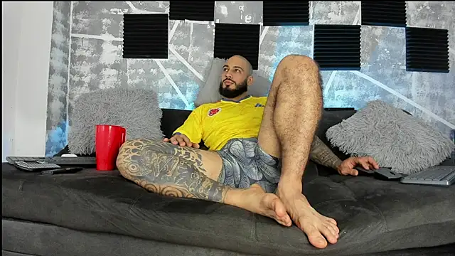 Snapshot of leonidas_18k chatting on June 17, 2026, 7:35 pm leonidas 18k online show from June 17, 2026, 7:35 pm