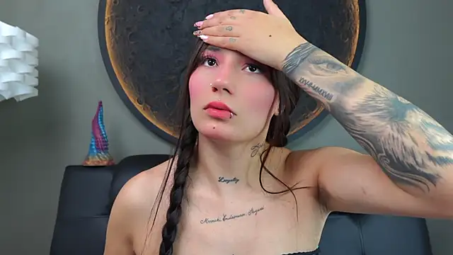 miss sharlotte18 online show from March 26, 2026, 6:06 pm