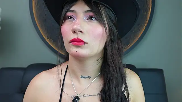 miss sharlotte18 online show from October 7, 2025, 6:09 pm