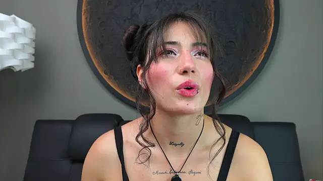 miss sharlotte18 online show from October 2, 2025, 6:11 pm