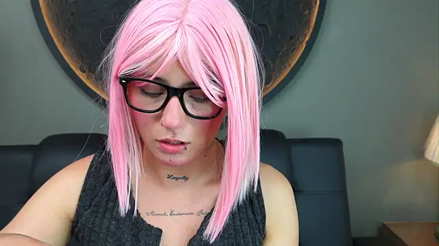 miss sharlotte18 online show from October 15, 2025, 6:05 pm