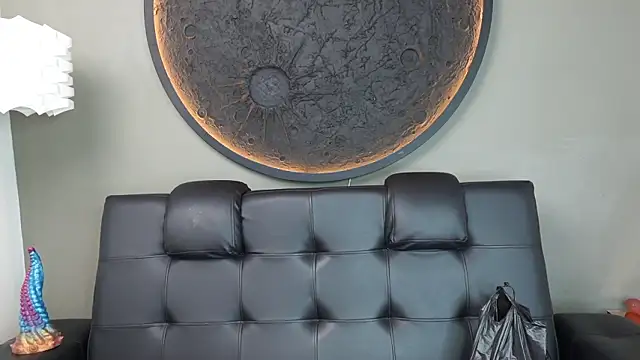 miss vaiolette online show from February 25, 2026, 11:10 am