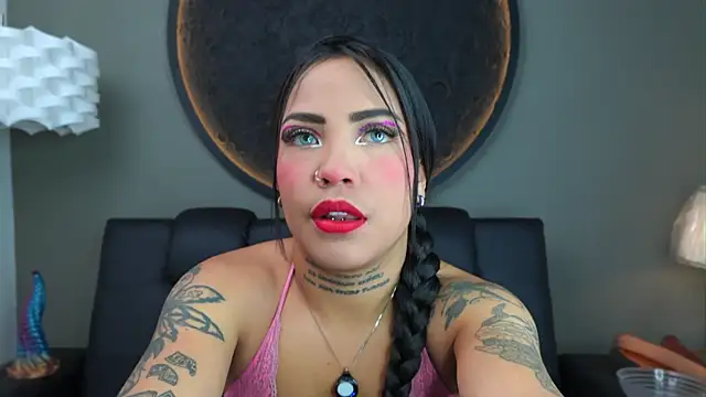 Snapshot of miss_vaiolette chatting on October 25, 2025, 11:09 am miss vaiolette online show from October 25, 2025, 11:09 am