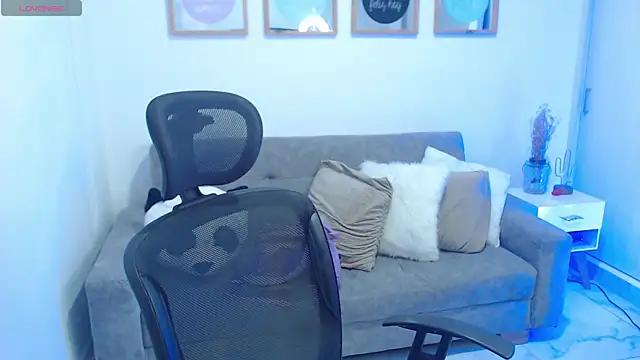 Snapshot of annylouis chatting on September 21, 2025, 7:19 pm annylouis online show from September 21, 2025, 7:19 pm