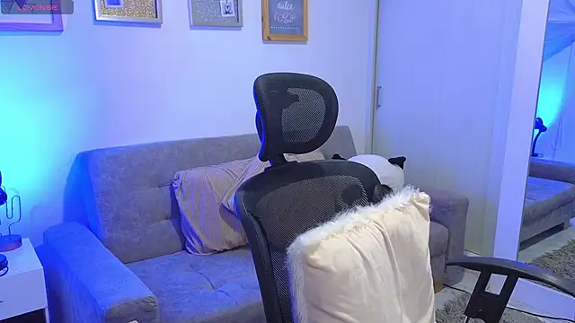 Snapshot of annylouis chatting on November 24, 2025, 7:14 pm annylouis online show from November 24, 2025, 7:14 pm