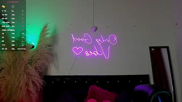 Bianka olivetto021 online show from February 26, 2025, 11:30 pm