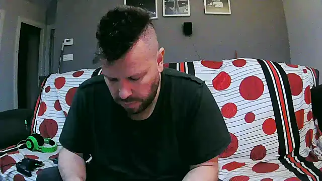 txan9876 online show from December 2, 2025, 5:47 pm