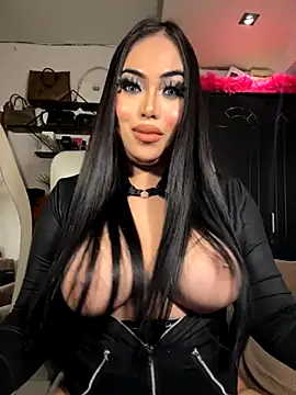 Snapshot of BigDominaMia chatting on November 2, 2025, 2:22 pm BigDominaMia online show from November 2, 2025, 2:22 pm