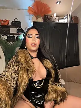 Snapshot of BigDominaMia chatting on November 10, 2025, 3:06 pm BigDominaMia online show from November 10, 2025, 3:06 pm