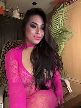 Snapshot of BigDominaMia chatting on April 18, 2026, 11:01 am BigDominaMia online show from April 18, 2026, 11:01 am
