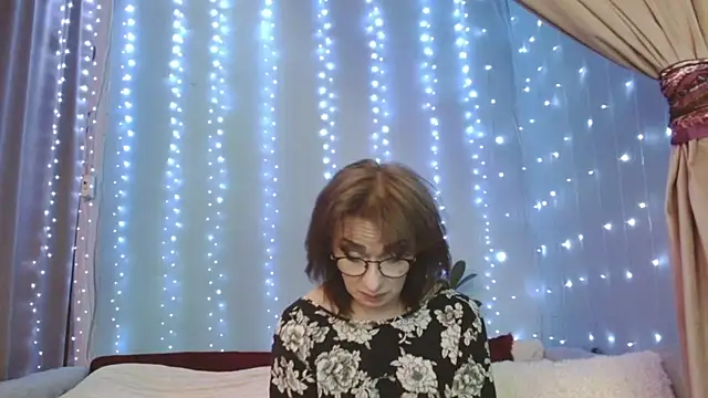 julia renard online show from May 17, 2026, 3:34 pm