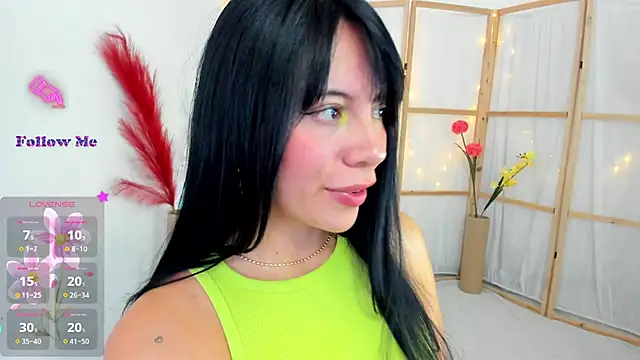 Snapshot of Silvanna-Moree chatting on September 11, 2025, 7:14 pm Silvanna-Moree online show from September 11, 2025, 7:14 pm