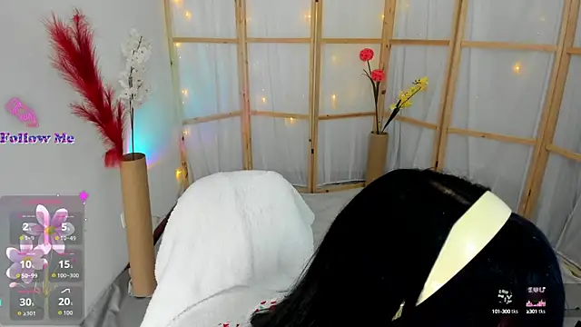 Snapshot of Silvanna-Moree chatting on October 8, 2025, 4:51 pm Silvanna-Moree online show from October 8, 2025, 4:51 pm