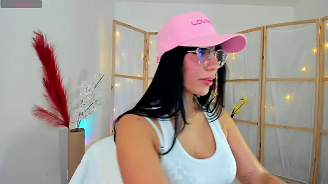 Snapshot of Silvanna-Moree chatting on September 9, 2025, 5:33 pm Silvanna-Moree online show from September 9, 2025, 5:33 pm