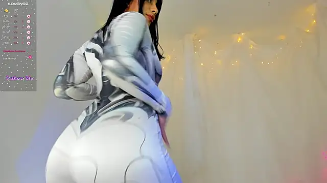 Snapshot of Silvanna-Moree chatting on January 9, 2025, 4:49 pm Silvanna-Moree online show from January 9, 2025, 4:49 pm