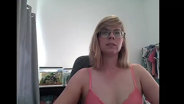 SavannaGirly online show from March 12, 2025, 9:23 am