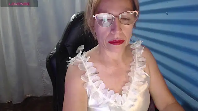 Chayla Ruiz online show from April 7, 2026, 11:23 am