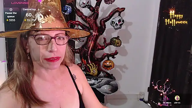 Chayla Ruiz online show from October 31, 2025, 11:07 am