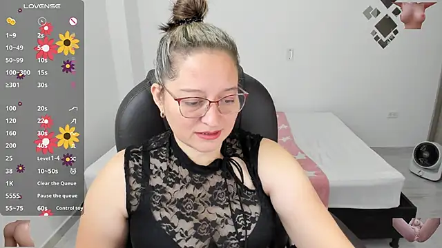 alejandra milf  online show from March 8, 2025, 4:17 pm