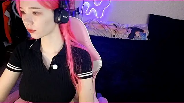 Maya Viola online show from October 12, 2025, 6:26 am