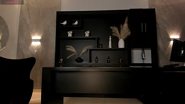 MaryLewis  online show from April 14, 2026, 12:32 pm