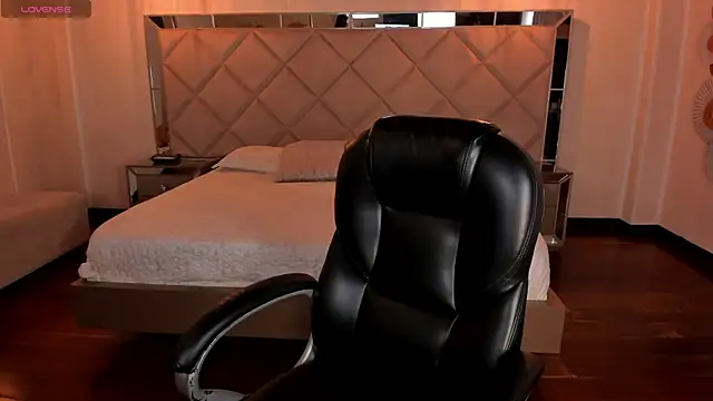 MaryLewis  online show from April 12, 2026, 6:00 pm