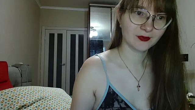 KiraGoldens online show from November 23, 2025, 7:07 am