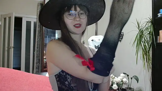 KiraGoldens online show from October 30, 2025, 6:12 am