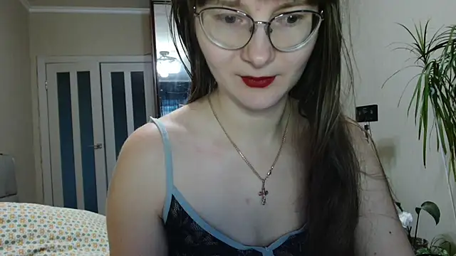 KiraGoldens online show from November 29, 2025, 6:02 am