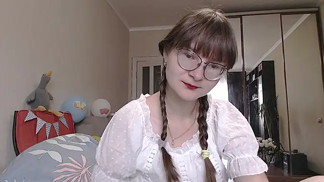 KiraGoldens online show from September 22, 2025, 6:30 am