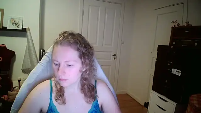 Girlnina-1995 online show from December 16, 2025, 10:30 am