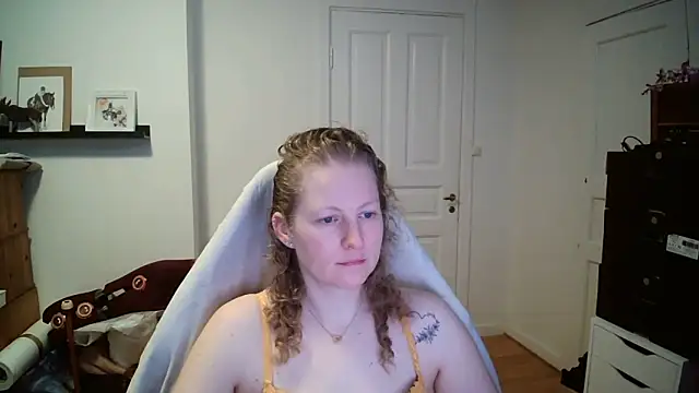 Girlnina-1995 online show from February 24, 2026, 10:16 am