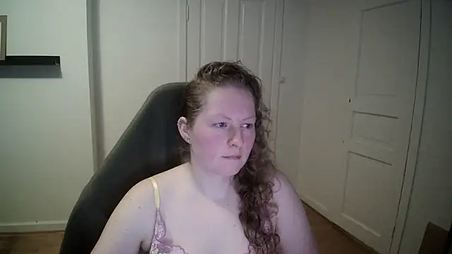 Girlnina-1995 online show from March 5, 2025, 10:44 am