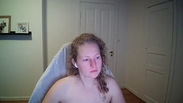 Girlnina-1995 online show from September 23, 2025, 2:02 pm