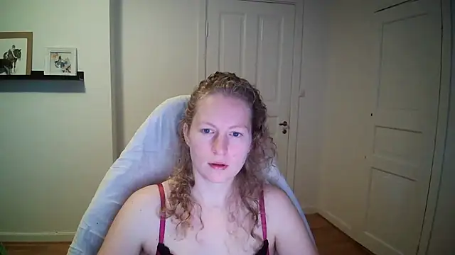 Girlnina-1995 online show from October 15, 2025, 6:54 am