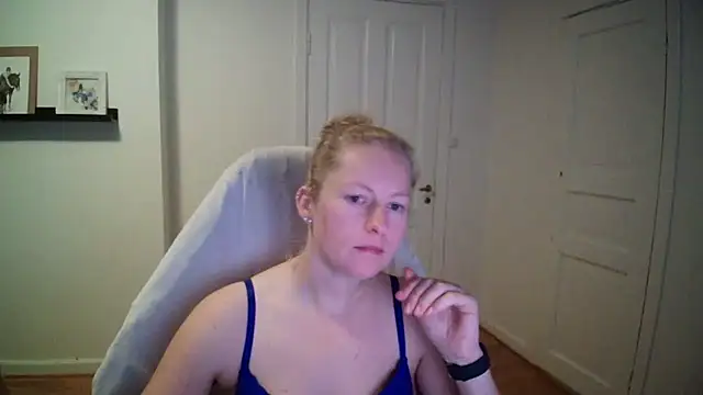 Girlnina-1995 online show from September 16, 2025, 2:29 pm