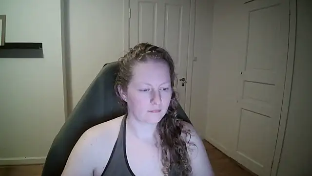 Girlnina-1995 online show from March 17, 2025, 7:37 pm