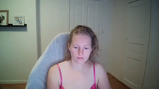 Girlnina-1995 online show from September 22, 2025, 9:48 am