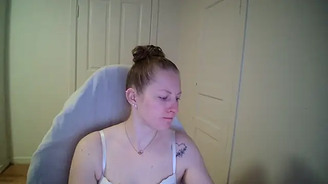 Girlnina-1995 online show from April 1, 2026, 7:31 am