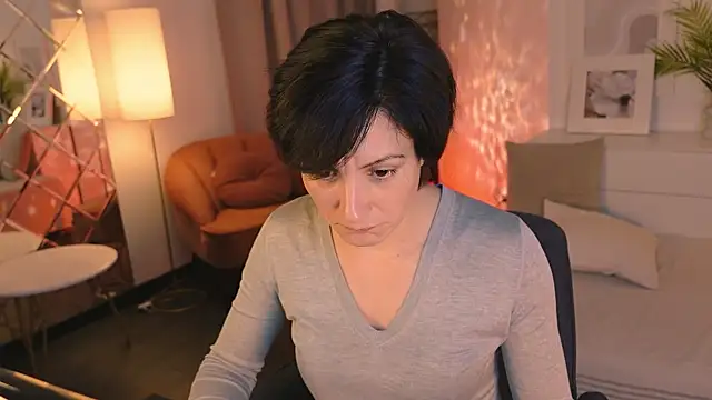 Snapshot of LorenDaze chatting on December 17, 2025, 6:40 am LorenDaze online show from December 17, 2025, 6:40 am