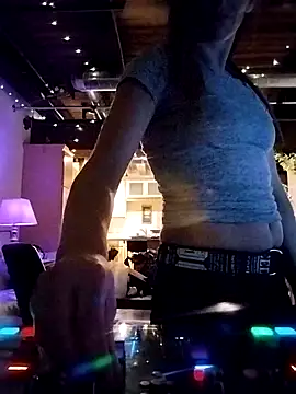 eatmeplease44 online show from October 7, 2025, 3:07 am