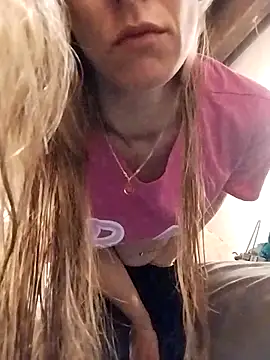 eatmeplease44 online show from September 18, 2025, 6:22 pm