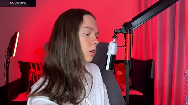 DivineBite online show from September 18, 2025, 3:04 pm