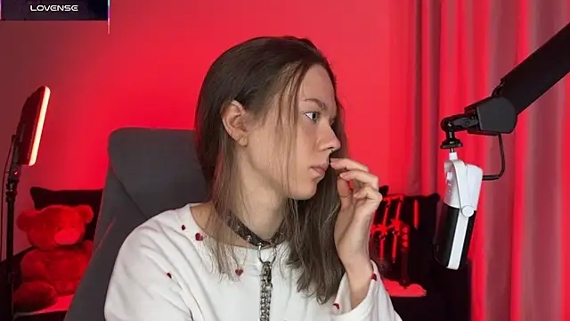 DivineBite online show from November 1, 2025, 3:28 pm